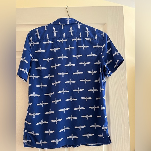 Mens short sleeve shirt. size Small. Color Blue & White. - Picture 2 of 3